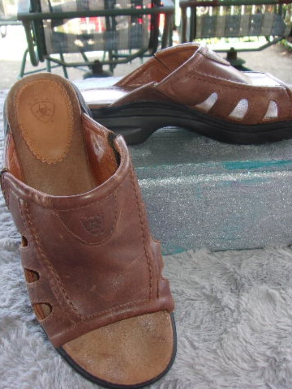 WOMENS ARIAT BROWN LEATHER SLIP ON SANDALS